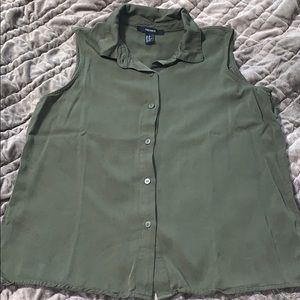 🌸Green Sleeveless Button Down🌸